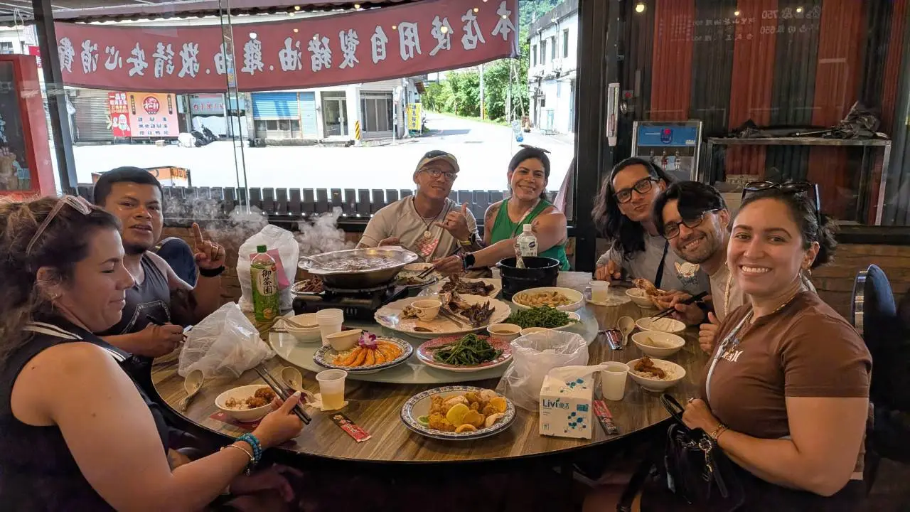 巴拿馬代表團圓桌用餐